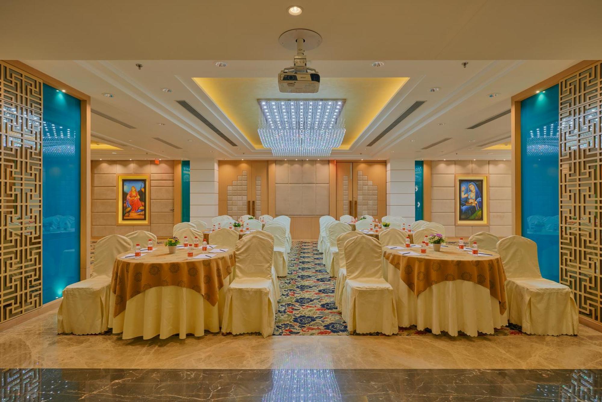 Skk Blu Hotel & Spa Udaipur Luaran gambar